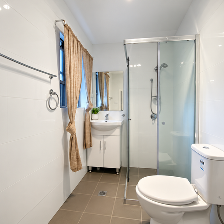 Lovely Top Floor 2 Bedroom Apartment - Photo 3
