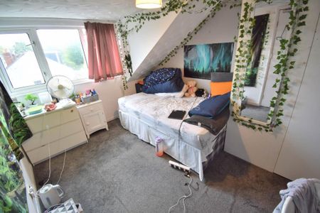 6 bedroom terraced house to rent - Photo 4