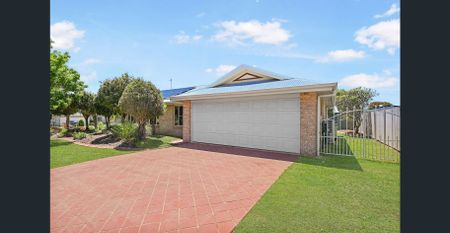 Fantastic Family Home in Ultra Convenient Location! - Photo 3