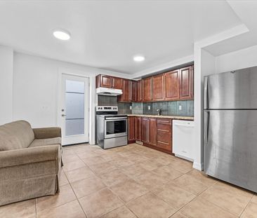 240 Blackburn, Sandy Hill, Ottawa, ON - Photo 2