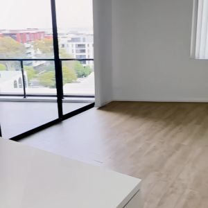 2 bed 2 bath - Photo 2