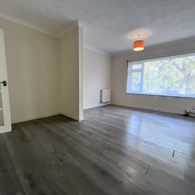 3 bedroom ground floor flat to rent - Photo 1