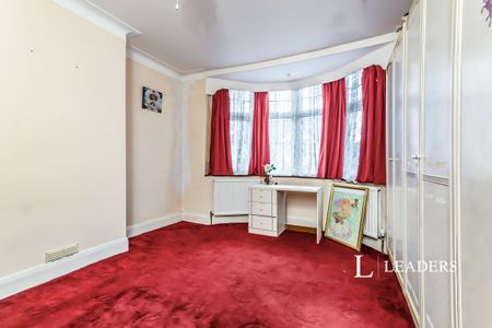 4 bedroom mid-terrace to rent Southbrook Road - Photo 2