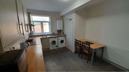 1 bedroom in a house share to rent - Photo 5