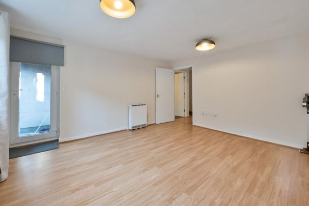 2 bedroom ground floor flat to rent - Photo 1