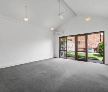 This Richmond house has all the comfort, character and convenience! - Photo 4
