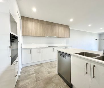 Contemporary Family Haven with Premium Finishes in Gilead - Photo 5