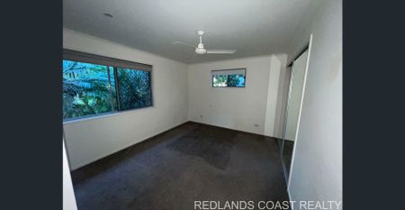 Lovely three bedroom townhouse with a leafy outlook - Photo 3
