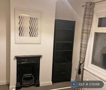 3 bedroom end of terrace house to rent - Photo 4