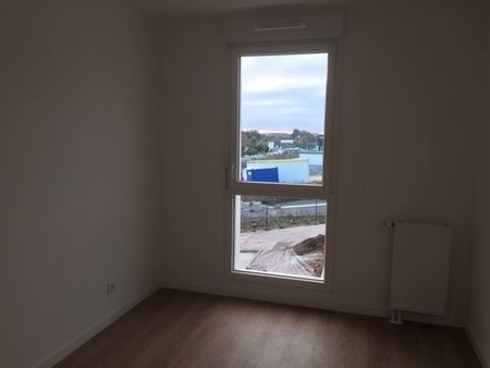 Location Appartement 3 pièces 63m² CARPIQUET 14650 - Photo 3