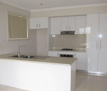 Modern Townhouse - Photo 3