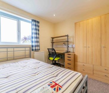 71 Eastfield Crescent - Photo 3