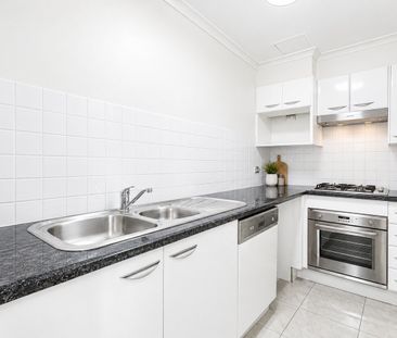 Resort-Style Apartment in the Heart of Chatswood - Near Station! - Photo 3