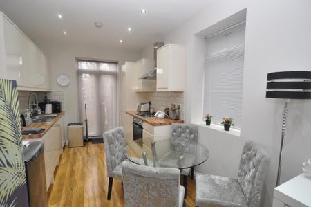 2 bedroom flat to rent - Photo 4