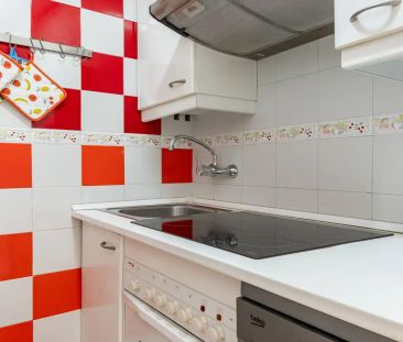 With plenty of natural light and open views of Madrid, close to the... - Photo 2