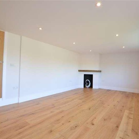 Bowling Alley, Crondall, Farnham, Surrey, GU10 - Photo 1