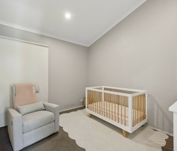 Immaculate three bedroom home with pool - Photo 5
