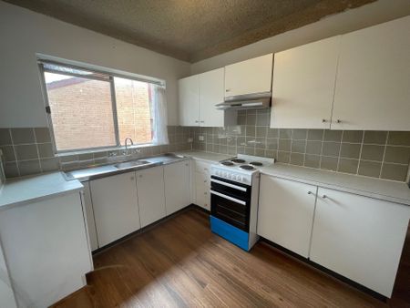 Modern Unit! - Photo 2