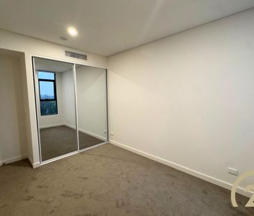 Brand New Luxury Apartment in a Prime Location - Photo 3