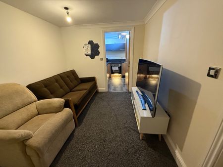 Room in a Shared Flat, Broadway Plaza, B16 - Photo 2