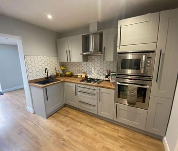 2 bedroom terraced house to rent - Photo 4