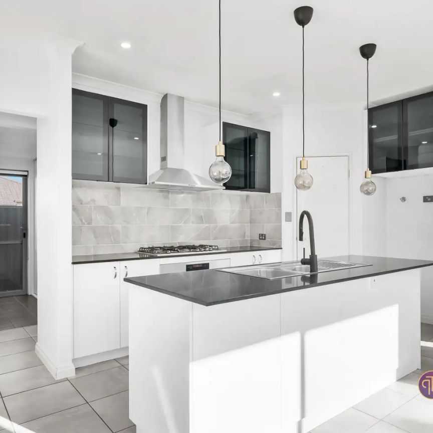 “Modern Comfort and Style in the Heart of Treeby” - Photo 1