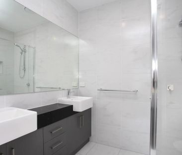 Quiet Rear Townhouse in Boutique Block - Photo 2