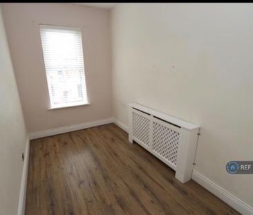 3 bedroom flat to rent - Photo 4