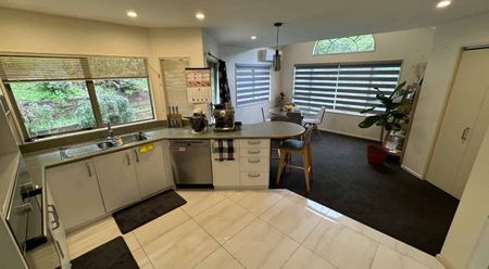 IMMACULATELY PRESENTED FOUR BEDROOM FAMILY HOME: - Photo 3