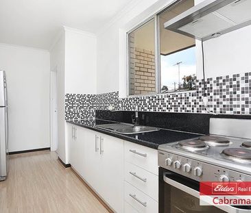 Wonderful 2 bedrooms freshly painted , level 2 full brick unit!! - Photo 4