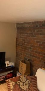 1br and den– 560 sqft2 - Dunbar Basement Suite - Photo 4