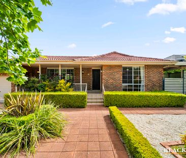 Spacious Family Home in a Quiet McKellar Cul-de-Sac - Photo 1