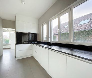 Zeer ruime villa met 4 slpkrs gelegen op TOP locatie - Photo 1