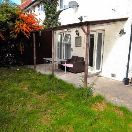 Whitchurch Lane, Edgware, London, HA8 - Photo 1