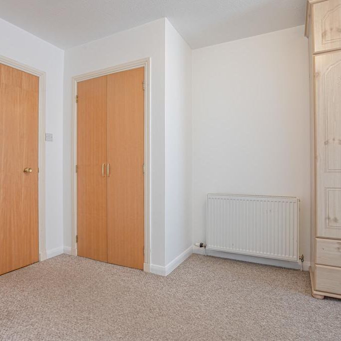 2 bedroom ground floor flat to rent - Photo 1