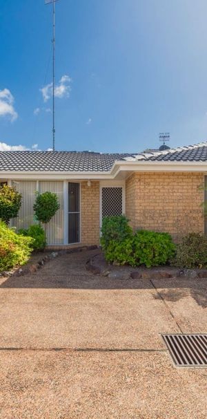 Recently Renovated Two-Bedroom Villa Close to Budgewoi Lake - Photo 2