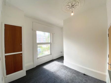 4 bedroom ground floor maisonette to rent - Photo 2