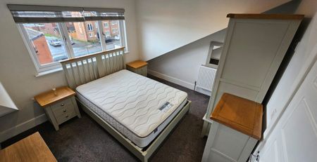 Room 6, St Lukes Crescent, Leeds, LS11 8LA - Photo 5