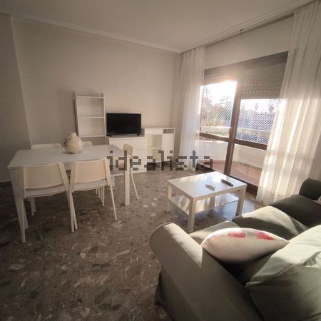 Alquiler de piso en Avenida Alemania - Photo 1