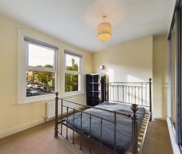 2 bedroom maisonette to rent - Photo 4