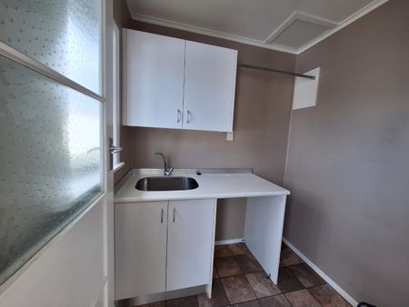 Family home with a big yard! - Photo 2