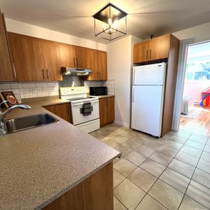 4.5 Dispo LONGUEUIL MEUBLÉ & ÉLECTRO - Photo 3