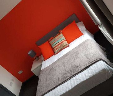 Shared House in the Town Centre Room 2 - Photo 3