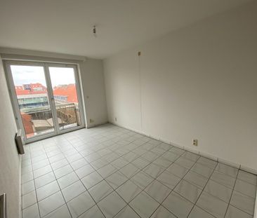 Ongemeubeld appartement met 2 ruime slaapkamers, op de Lippenslaan. - Foto 5