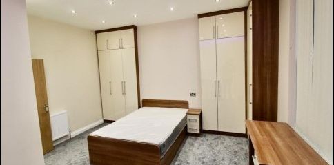 1 Bedroom Apartments in Leeds - Photo 2