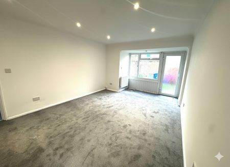 2 bedroom semi-detached bungalow to rent - Photo 2