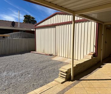 Family home with large shed! - Photo 2