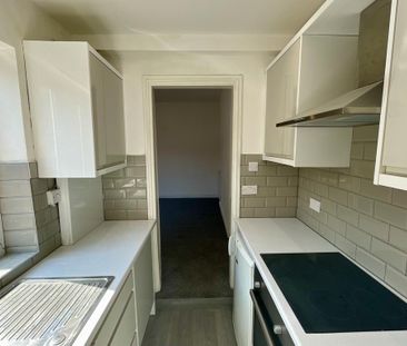 3 bedroom flat to rent - Photo 5