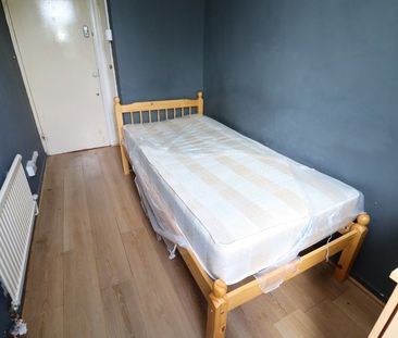 Room in a Shared Flat, Dethick Court, E3 - Photo 5