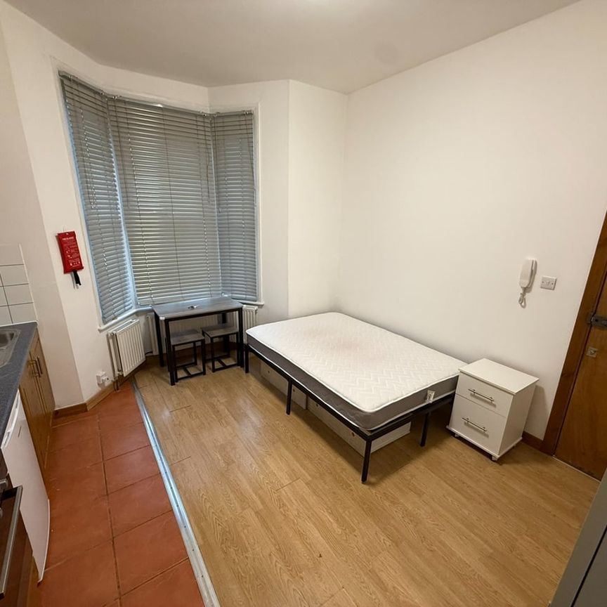 Studio Flat, Crayford Road, N7 - Photo 1